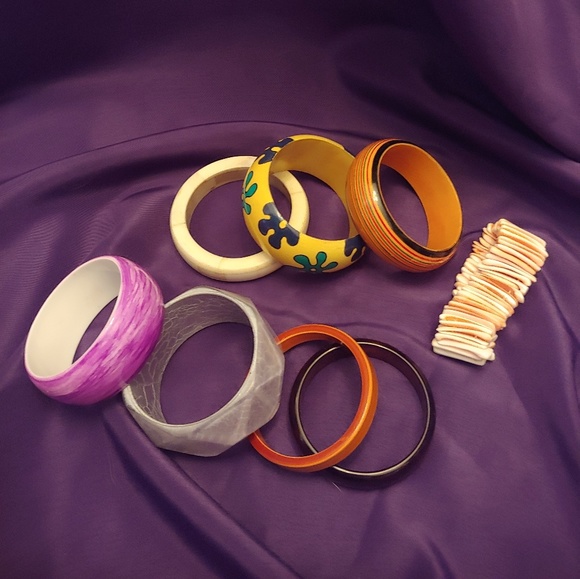 Jewelry - 8 various bracelets